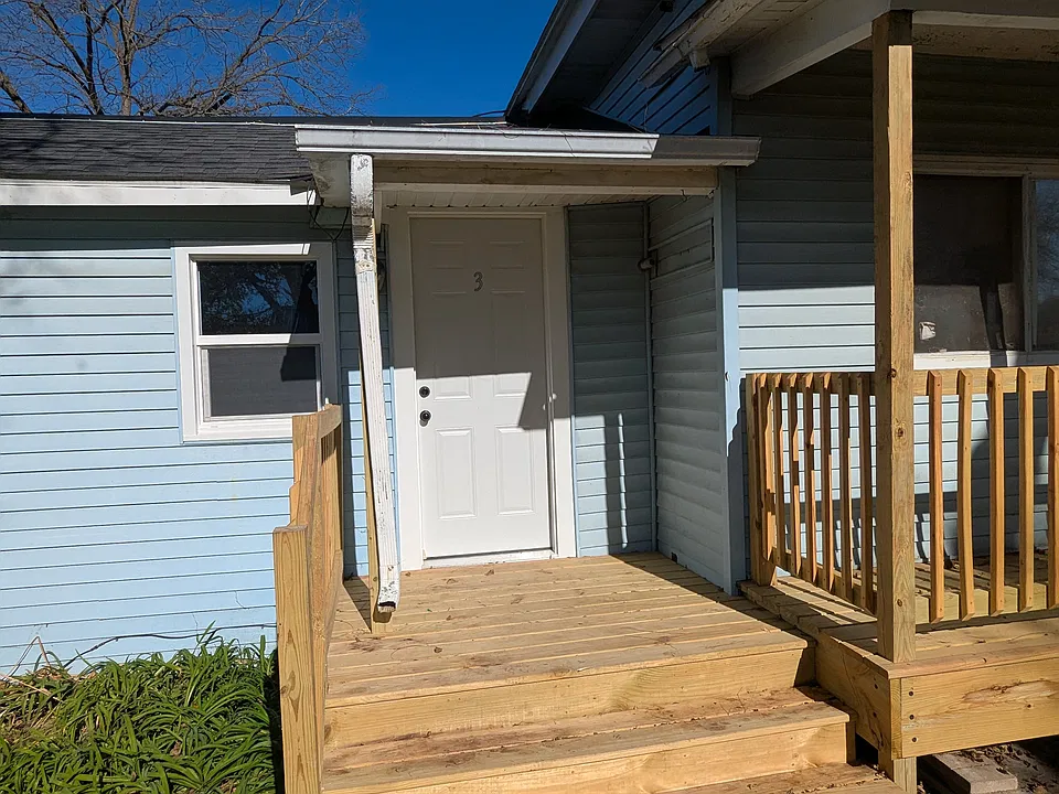 607 Superior Ave #3
