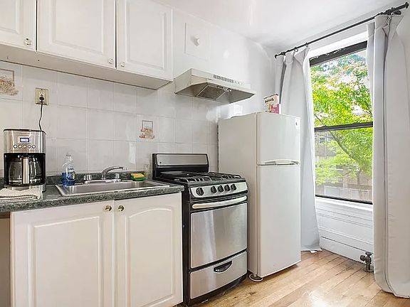 3rd image of 246 E 23rd St APT 3