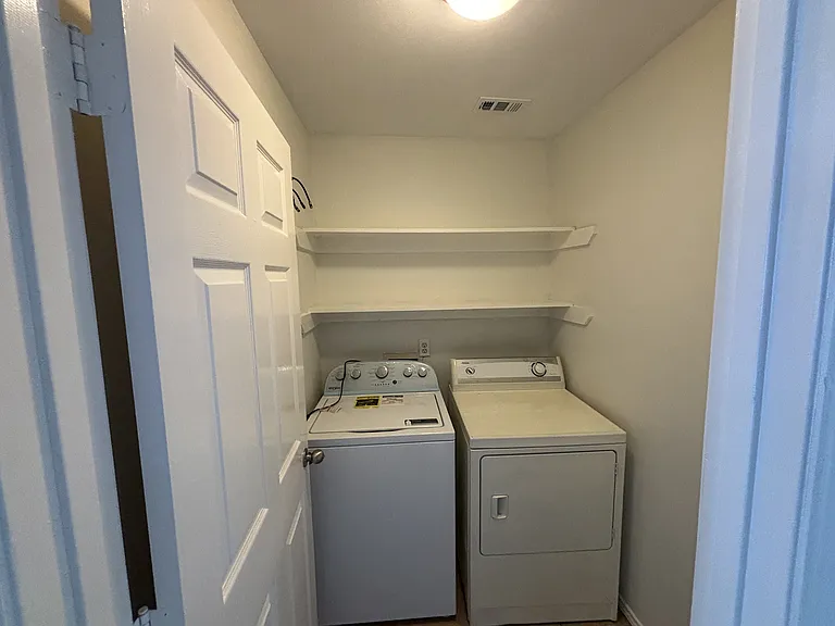 1523 Oasis Ave — Photo 10