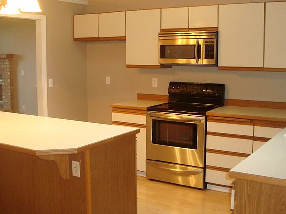 4th image of 3160 Lamphere Ln