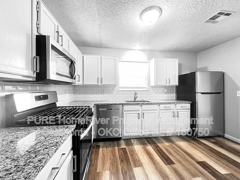 3 bed, 2.0 bath, 1155 sqft, $1,545 — Photo 2