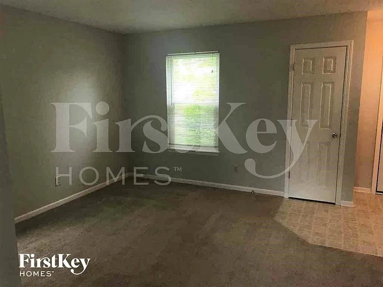 5702 N Jefferson Dr — Photo 3