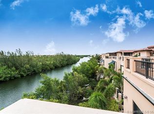 6230 Paradise Point Dr, Palmetto Bay, FL 33157