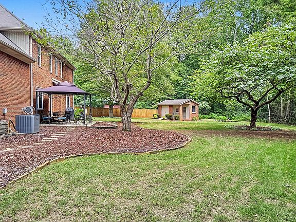 3rd image of 101 Bayberry Ln