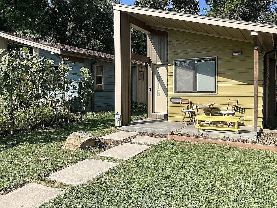 Front yard is now fenced completely *