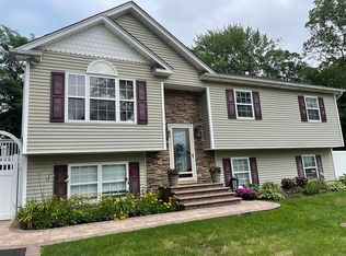 25 Audubon Ave, Holbrook, NY 11741