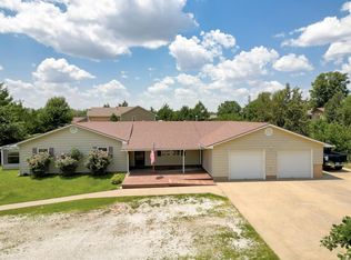 2200 Crestline Dr, Winfield, KS 67156