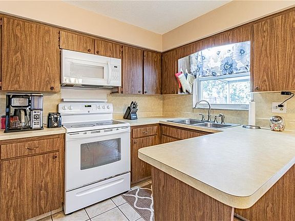 4th image of 711 Phoenix Ave
