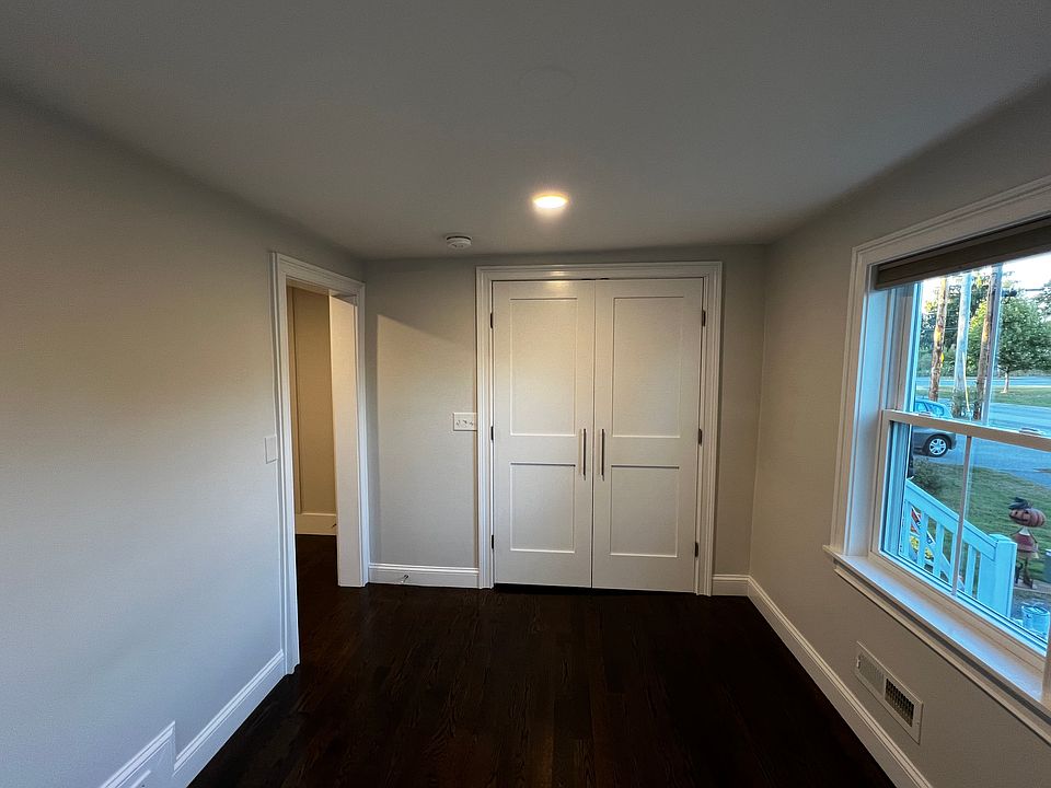 Bedroom 12'2" x 8'6"