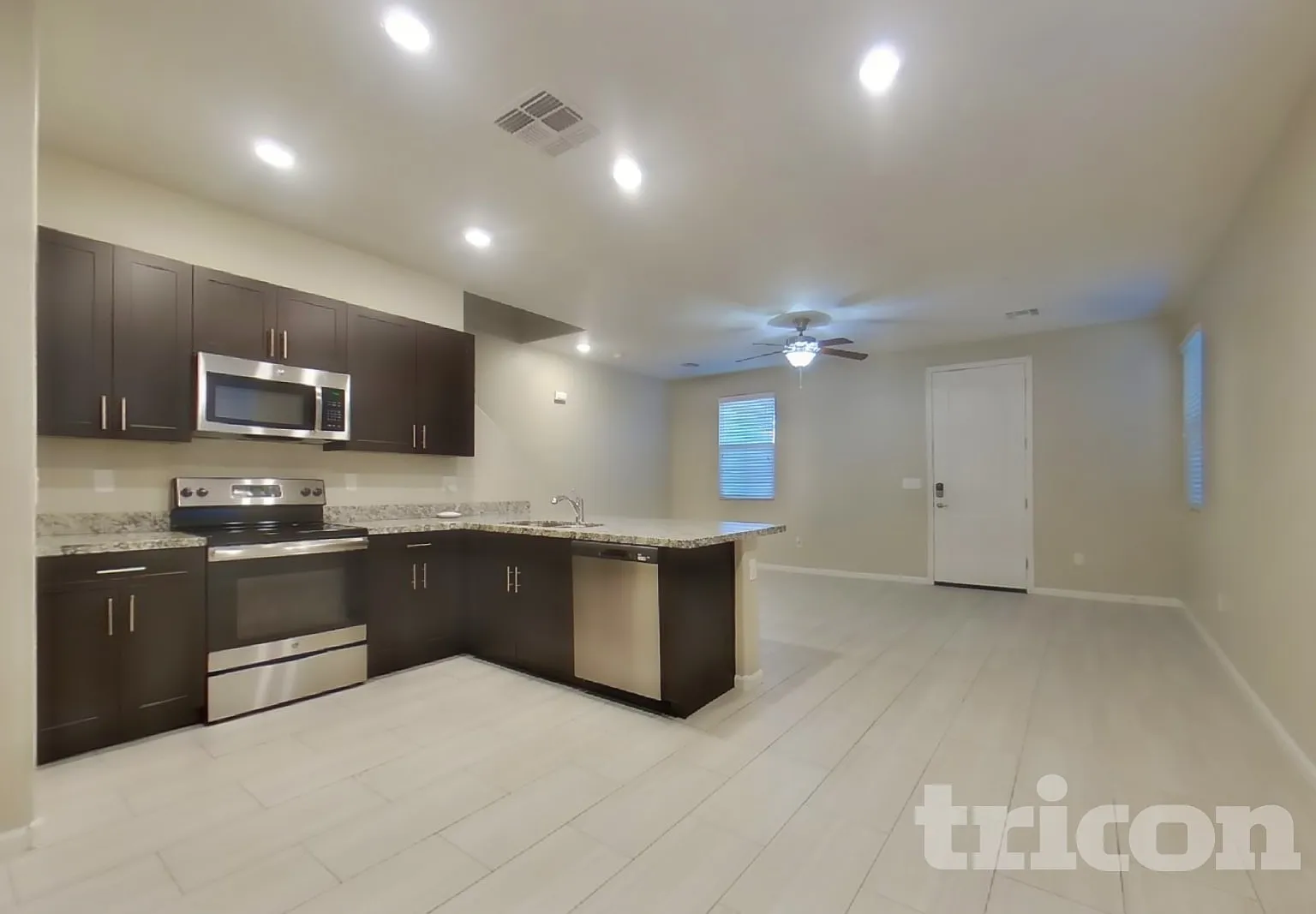12550 W Hummingbird Terrace Peoria AZ — Photo 4