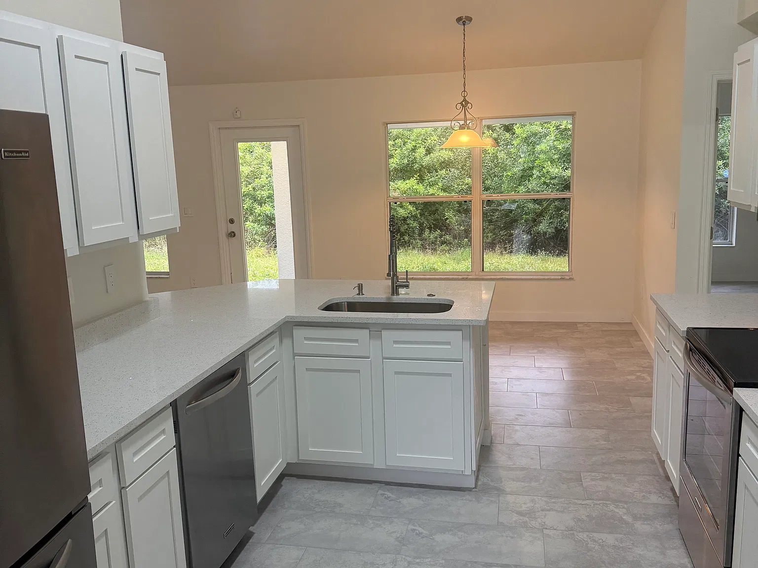 4 bed, 2143 sqft, $2,500 — Photo 3
