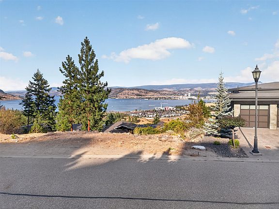 2nd image of 1767 Scott Cres