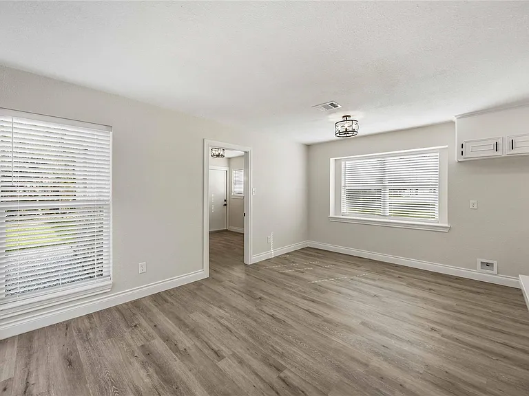 5702 Old Lodge Dr — Photo 11