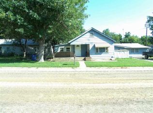 206 E 7th St, Eureka, KS 67045