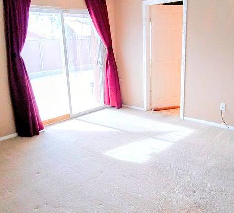3rd image of 72133 Sunnyslope Dr