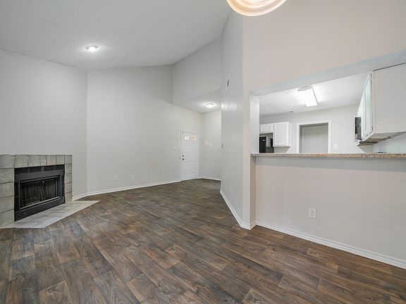 5th image of 3921 Dover Dr