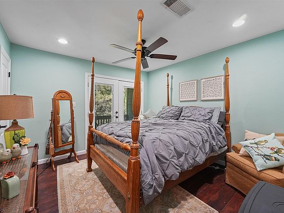 4th image of 102 Villa Way