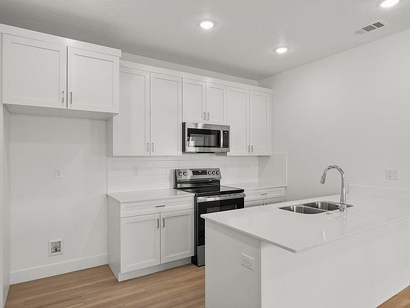 5th image of 6051 Silver Birch Ln #7-202