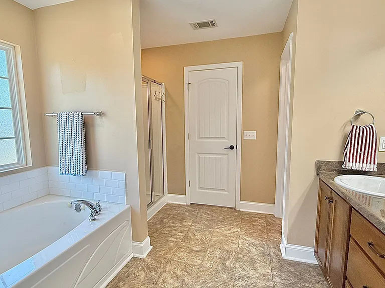 470 Briarcrest Dr NE — Photo 21