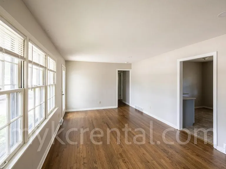 9108 W 95th St — Photo 6