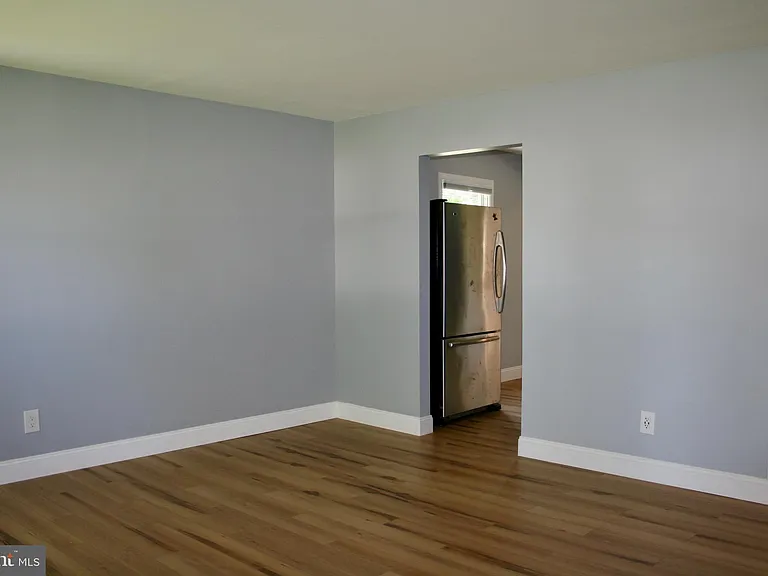 124 Stratford Ave — Photo 8