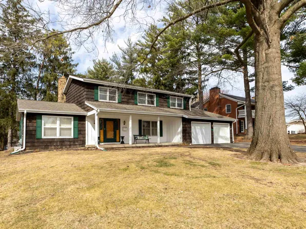 2375 Simpson St, Dubuque, IA 52003