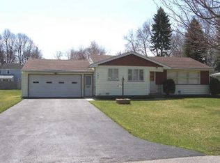 147 Willowen Dr, Rochester, NY 14609