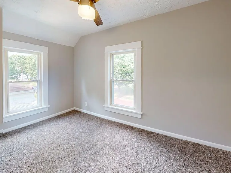 982 Collinwood Ave — Photo 13