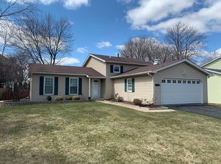 237 Willoway Dr, Naperville, IL 60540