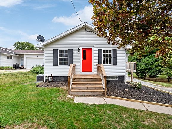 2nd image of 2058 Lee Dr