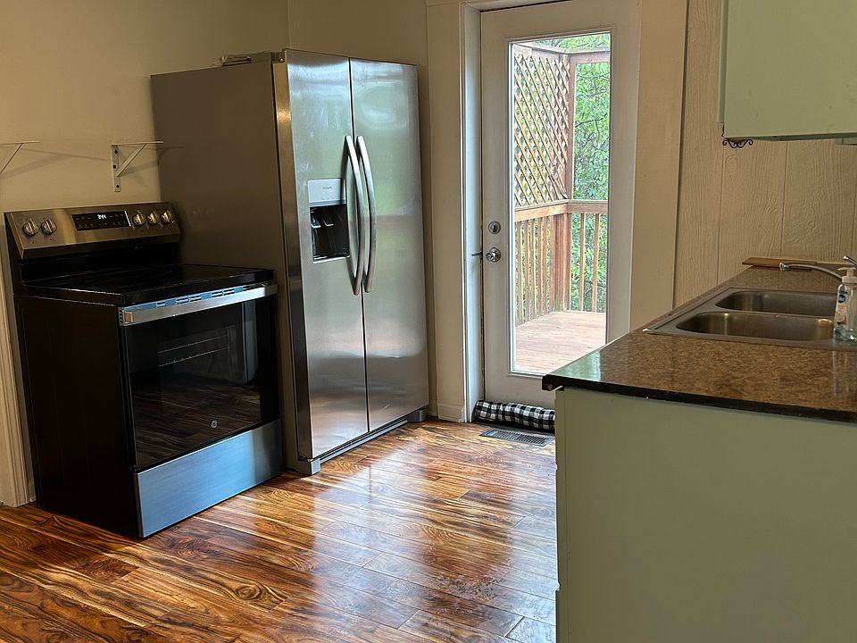 2nd image of 633 Hillcrest Ave