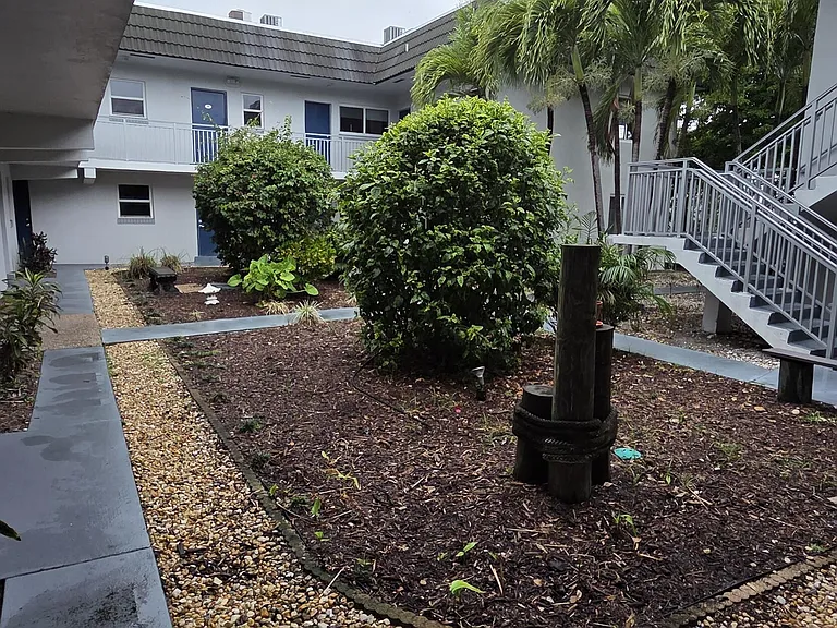 1001 SE 16th St #7 — Photo 15