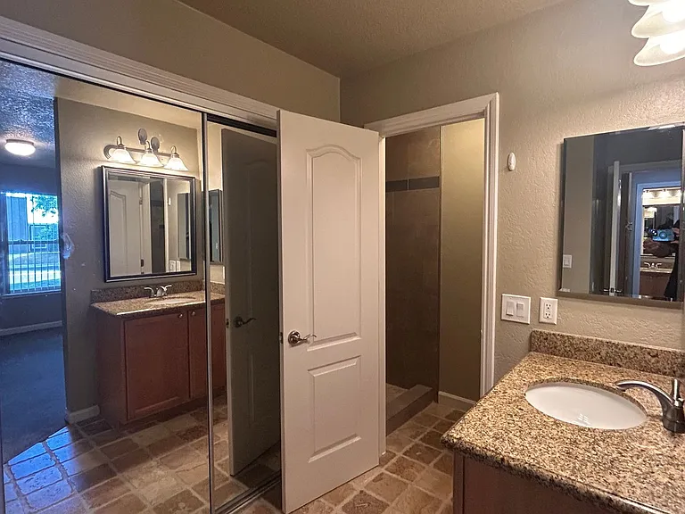 4002 Elmo Loop #D — Photo 12