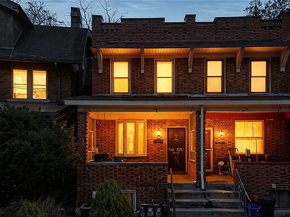 2nd image of 1024 Blackadore St