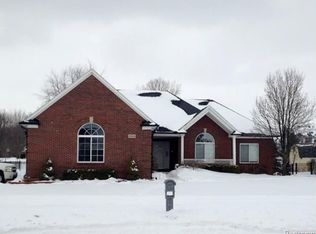 47625 Burlingame Dr, Chesterfield, MI 48047