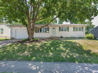 6719 Hillandale Rd, Davenport, IA 52806