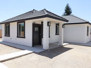 590 Lincoln Ave #102, Dinuba, CA 93618