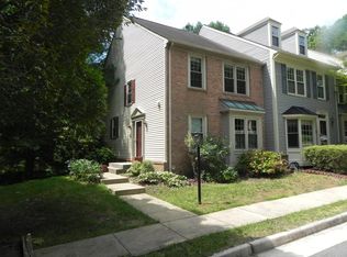 8701 Stone Hill Pl, Springfield, VA 22153