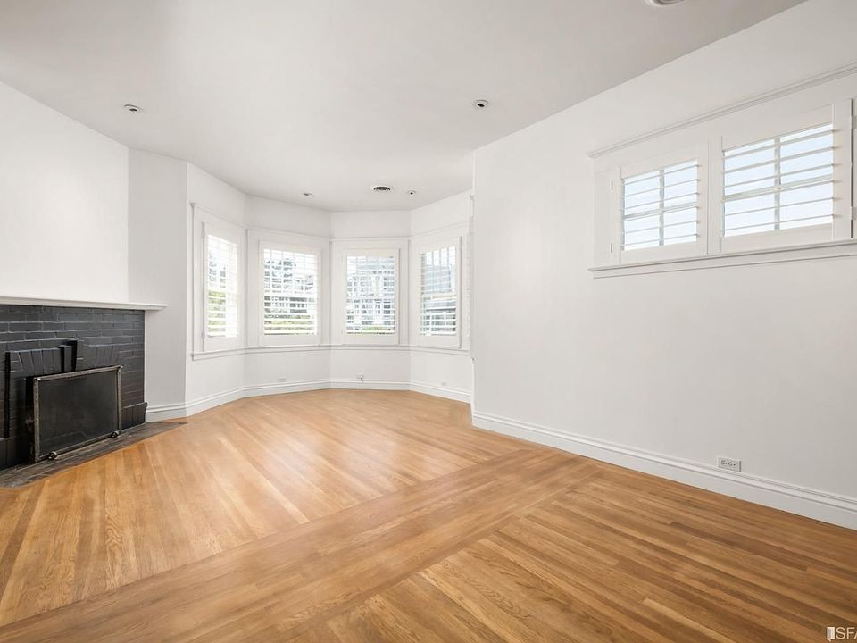 1st image of 2664 Baker St #2666