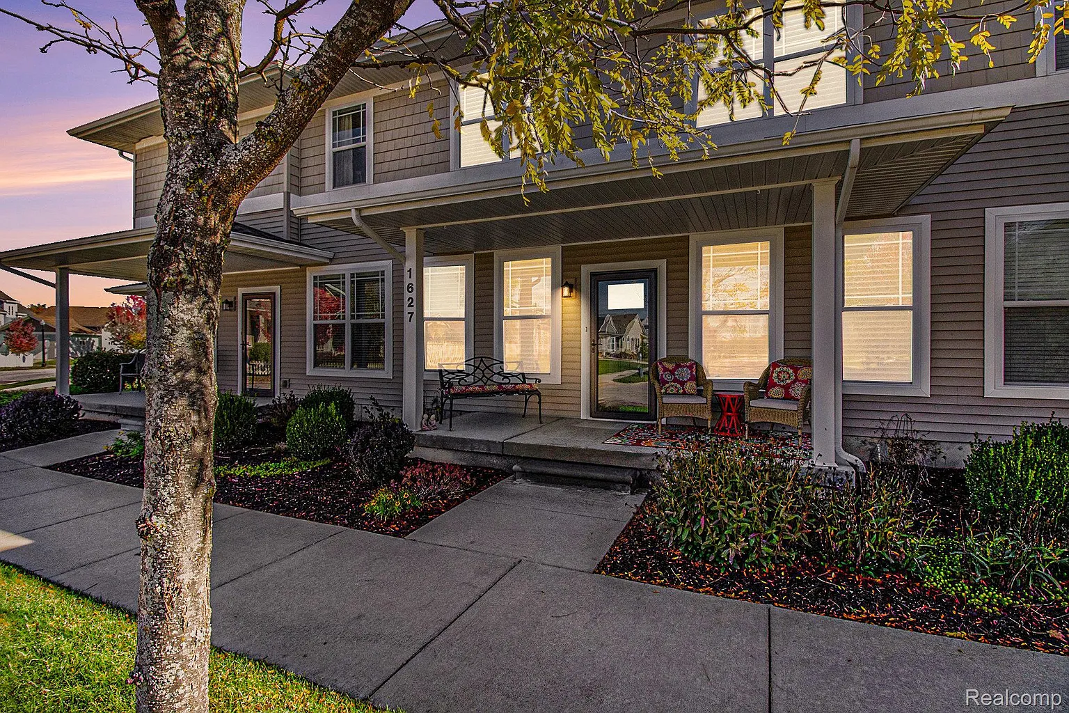1627 Ashfield St photo 1