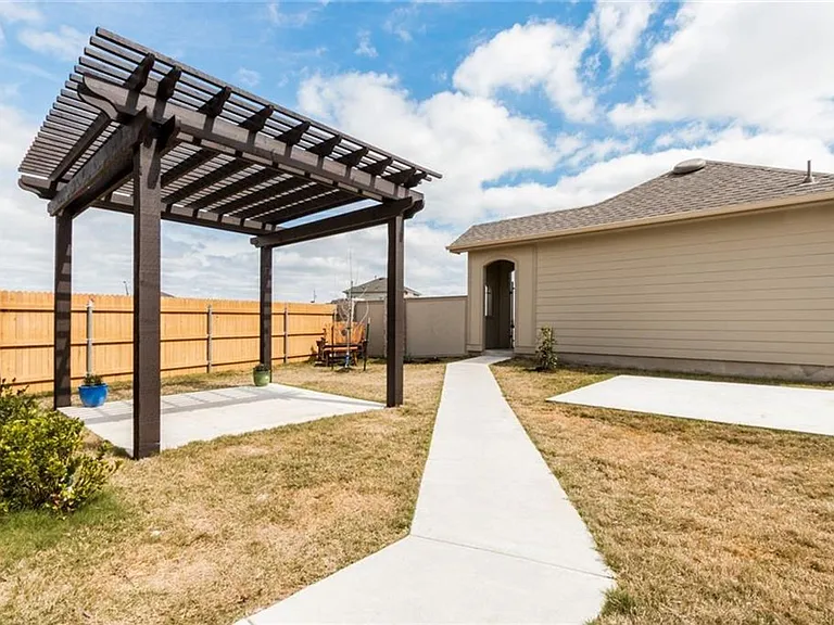 2104 Pindos Pony Way — Photo 28