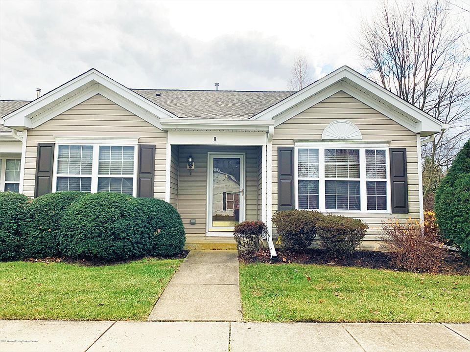 1st image of 8 Golden Willows Ave
