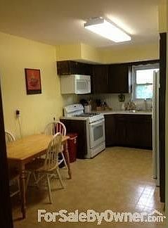 Eat-In Kitchen