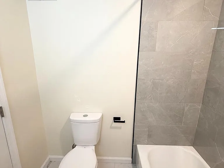 240 W Ontario St #1 — Photo 8