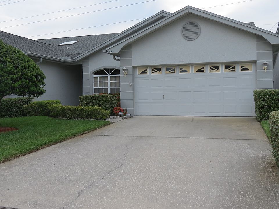 Front yard maintained by HOA