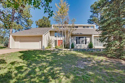 Large, open and welcoming foyer