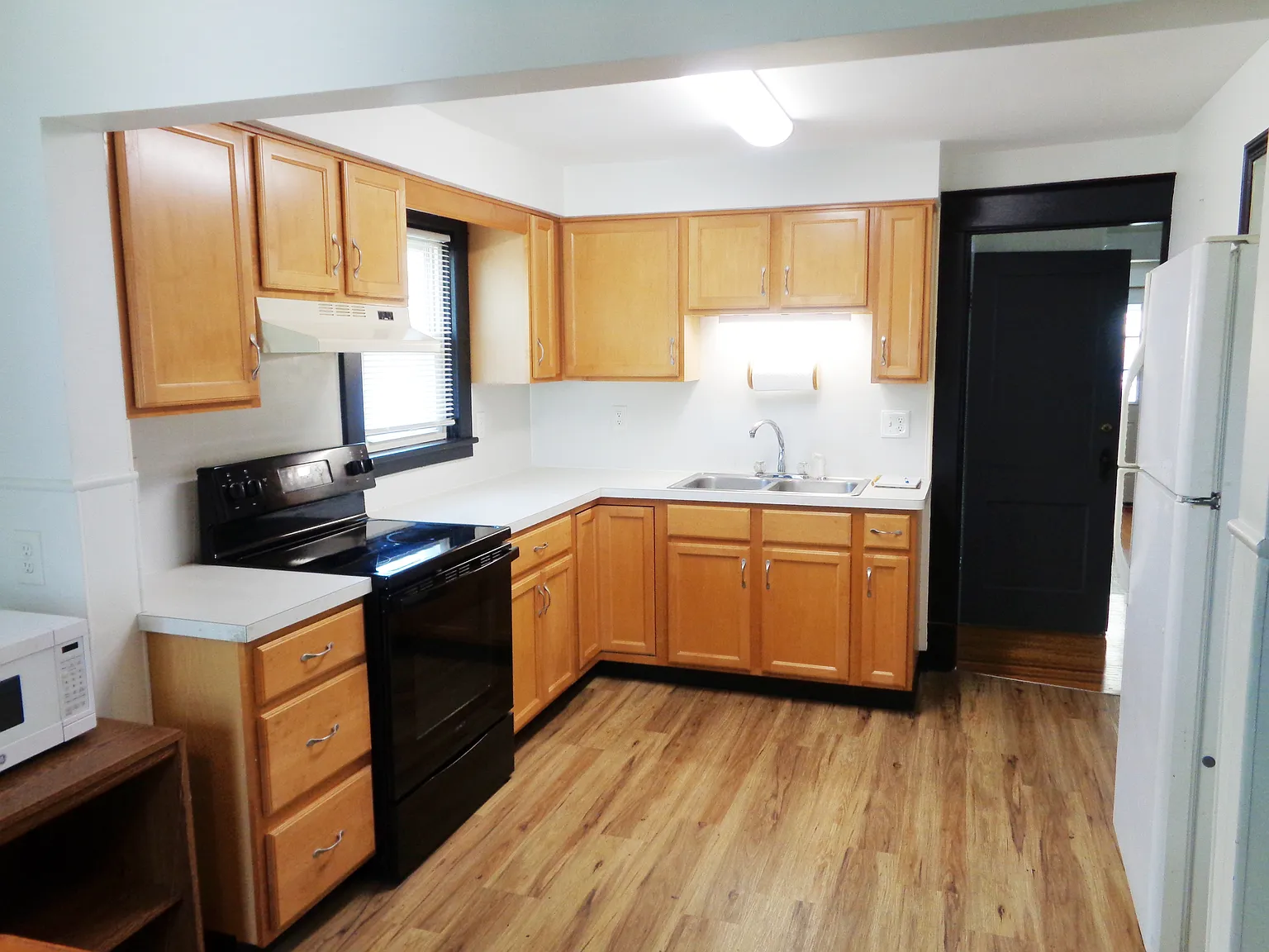 1 bed, 900 sqft, $1,100 — Photo 2