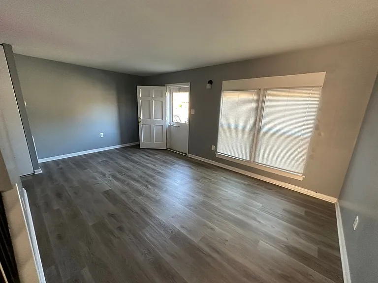 2115 Binford Ln — Photo 9