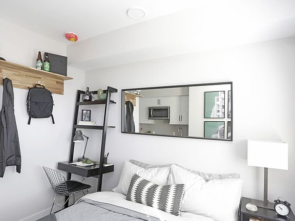5th image of 330 15th St APT 210