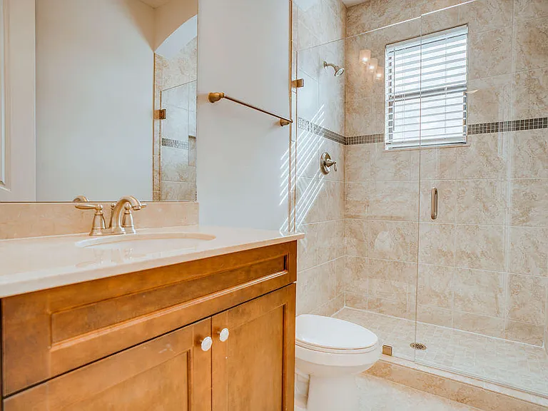 170 SE Calmo Cir — Photo 20
